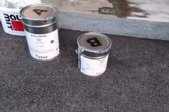 Materiál v plechovkách